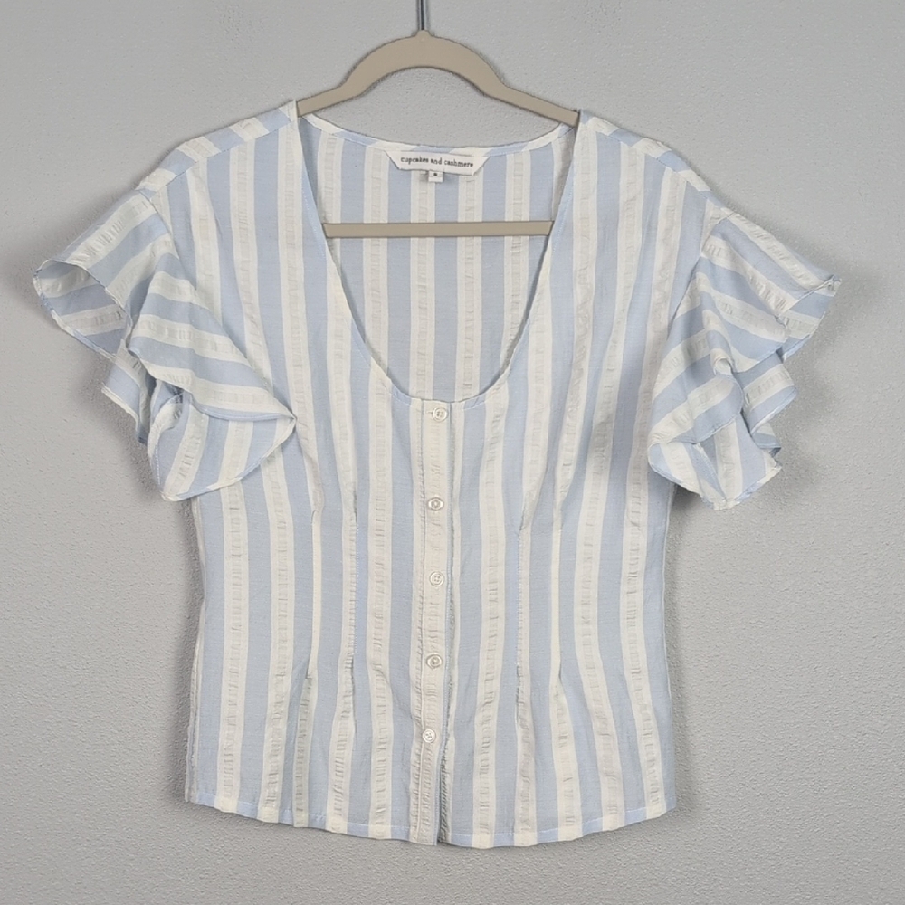 Cupcakes & Cashmere Blue and White Fitted Flutter Sleeve Blouse